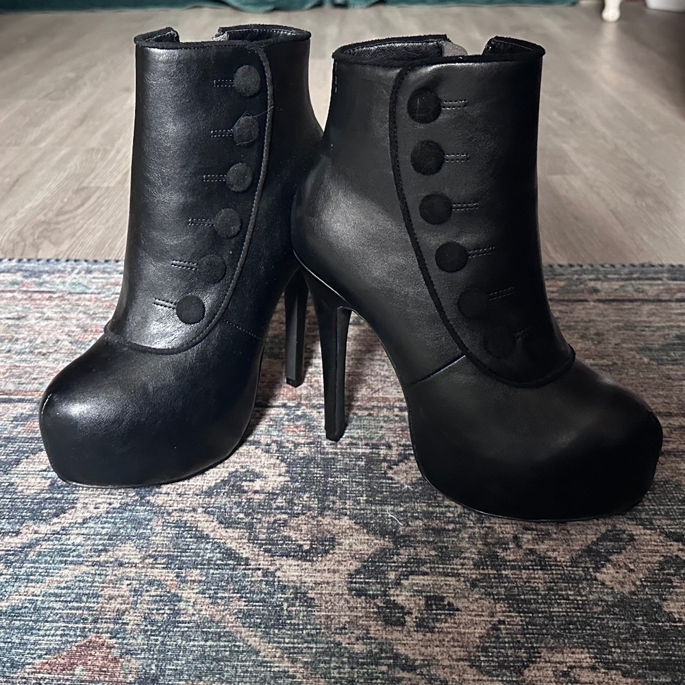 Unique Vintage Black Button-Front Platform Ankle Boots